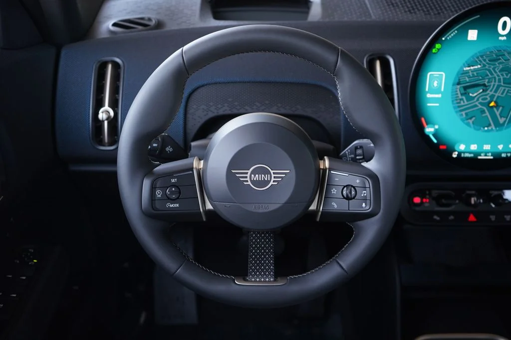 New 2027 Blue MINI Signature Plus image 9