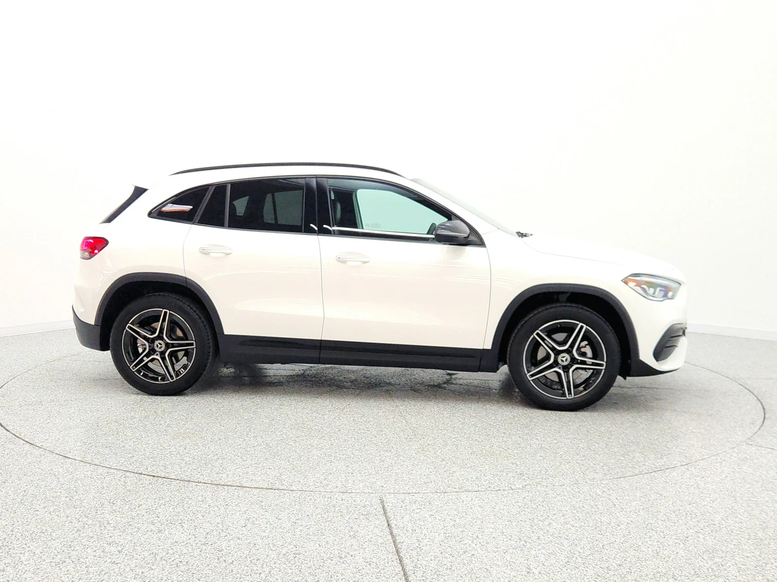 Used 2023 Polar White Mercedes-Benz GLA 250 SUV image 4