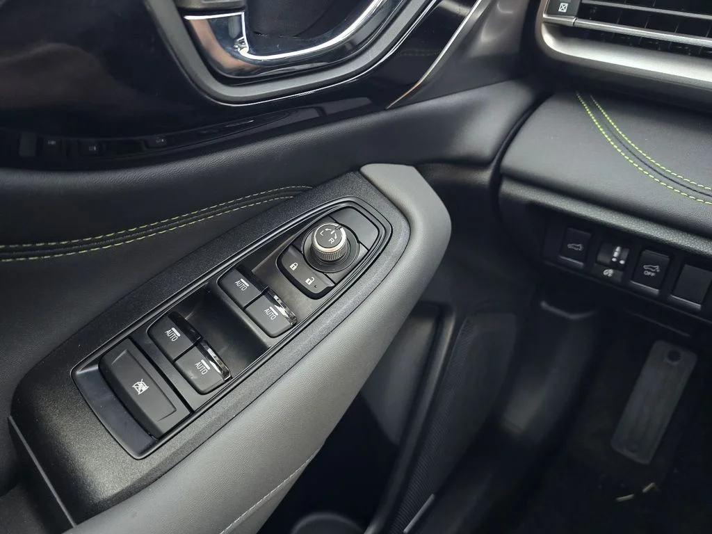 Used 2025 Ice Silver Metallic Subaru Onyx Edition image 23
