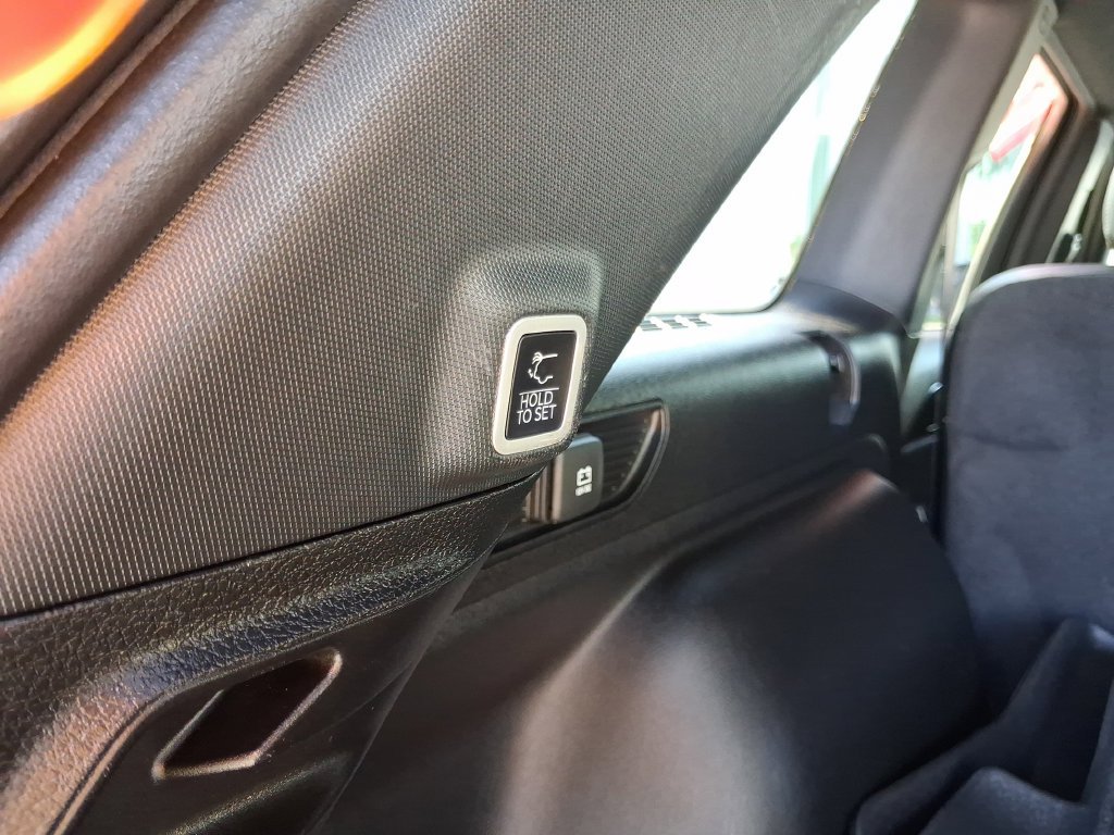 Used 2024 Gray Jeep Altitude X image 13