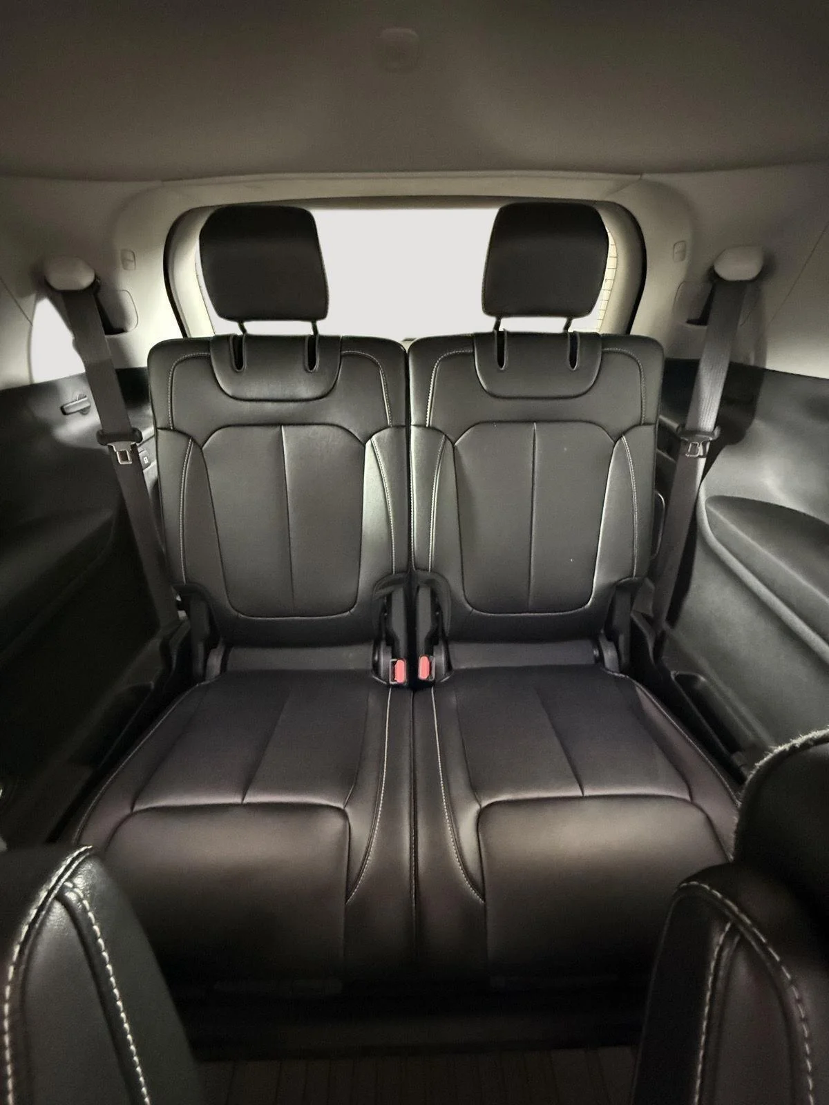 Used 2023 Diamond Black Crystal Pearlcoat Jeep Limited image 16