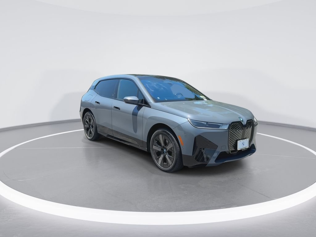 Certified Used 2024  BMW xDrive50 image 2