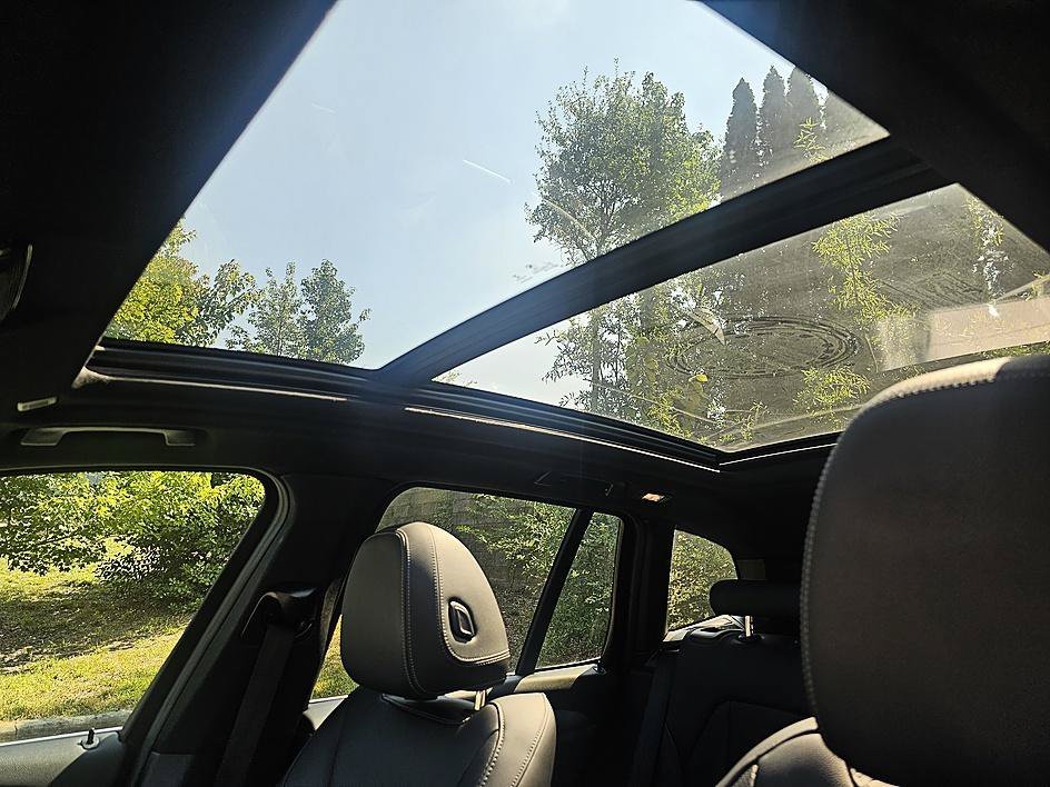 Used 2022 Black Sapphire Metallic BMW xDrive30i image 29