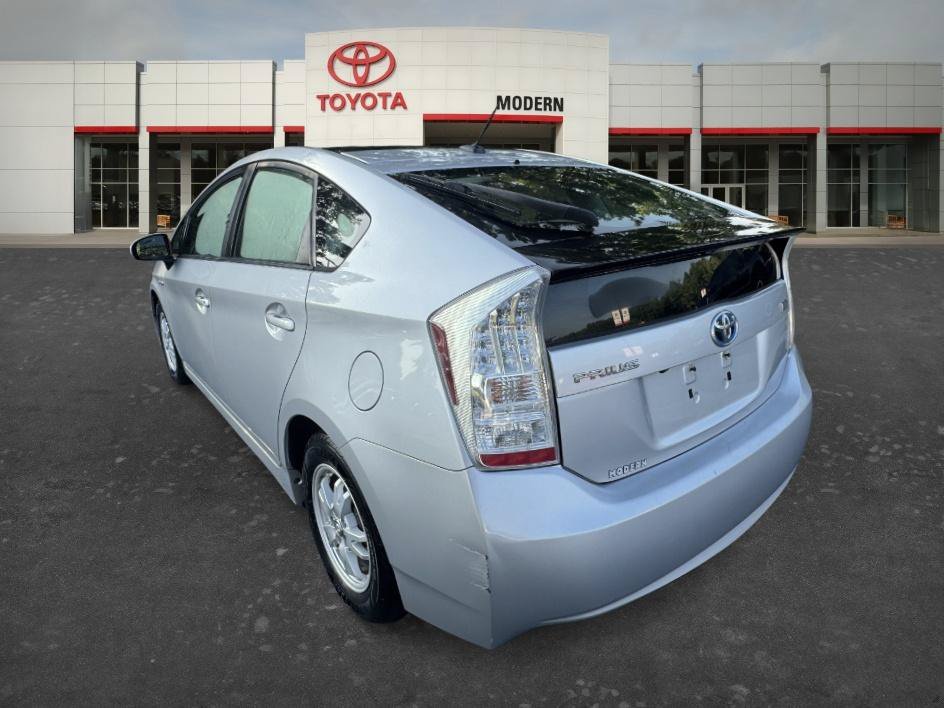 Used 2010 Silver Toyota I image 6
