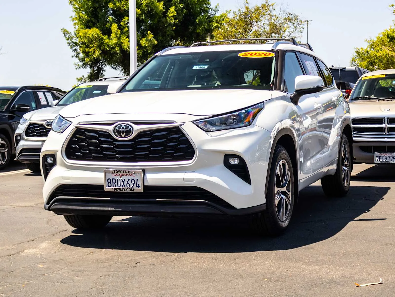 Used 2020 Blizzard Pearl Toyota XLE image 3