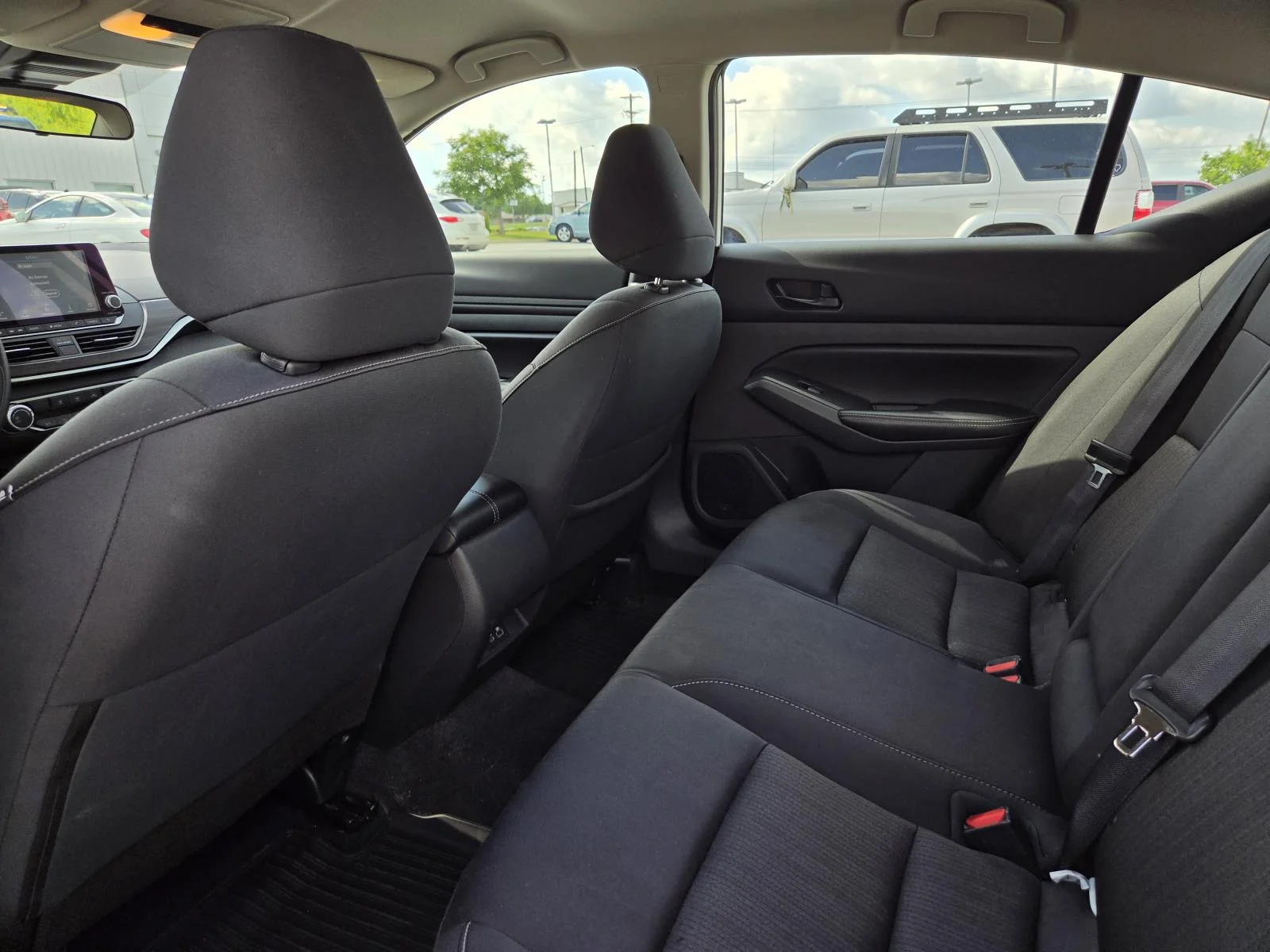 Used 2024 White Nissan 2.5 SV Sedan image 29