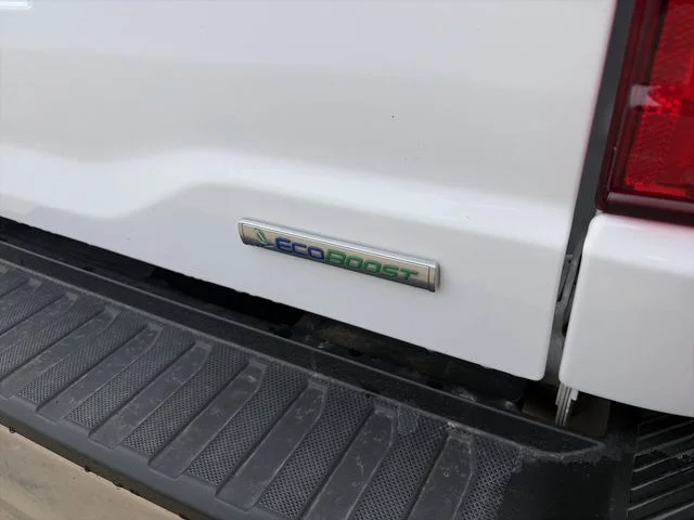 Used 2022 White Ford Lariat image 9