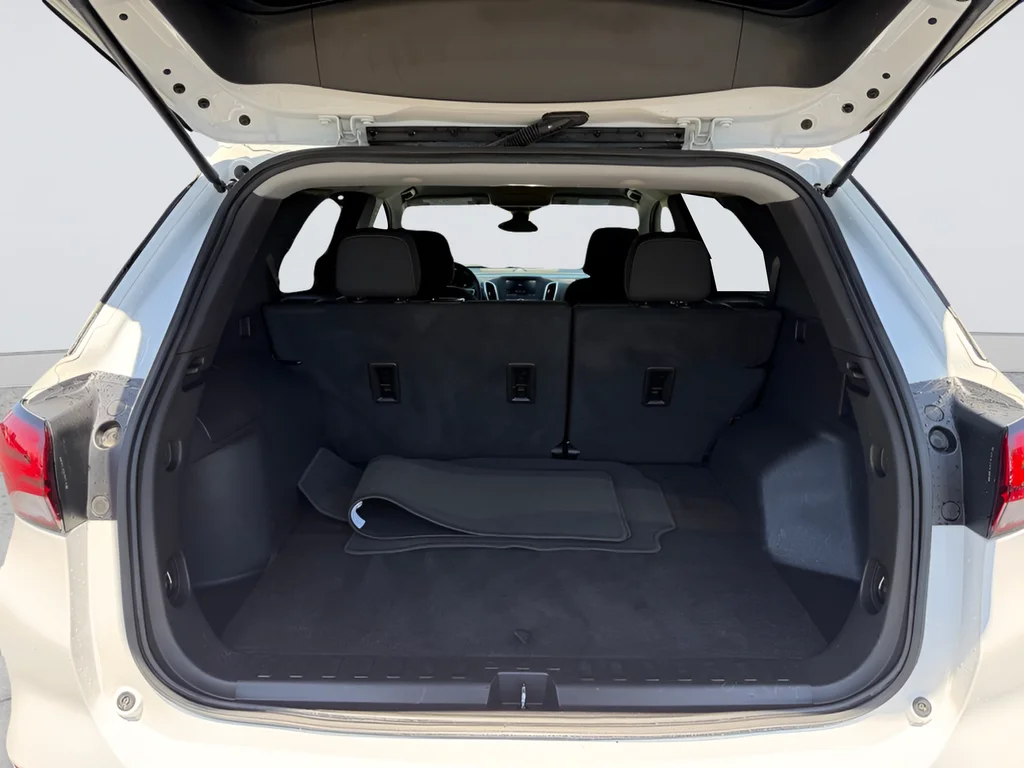 Used 2023 White Chevrolet LT image 9