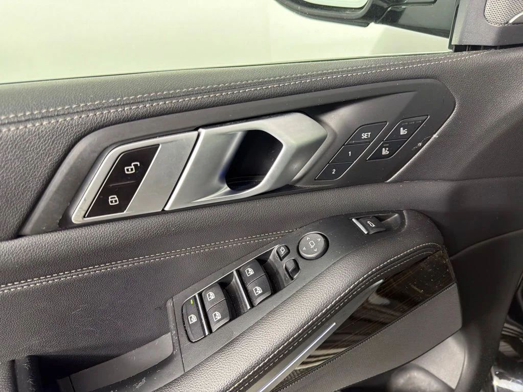 Used 2019 Black Sapphire Metallic BMW xDrive40i image 23