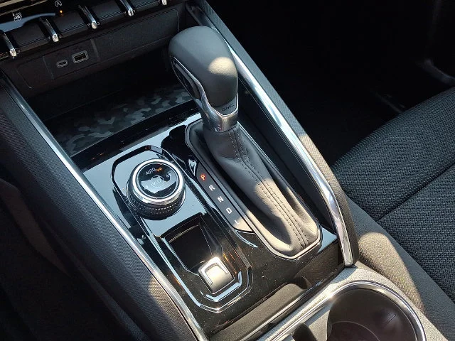 New 2026 Summit White GMC Elevation image 13