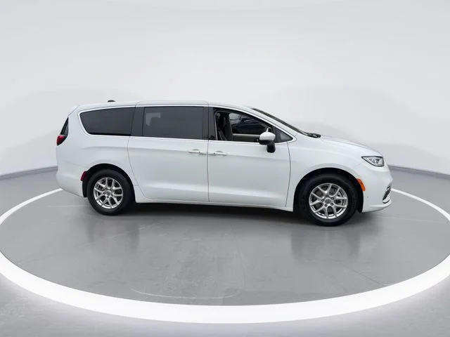 Used 2023 White Chrysler Touring L image 9