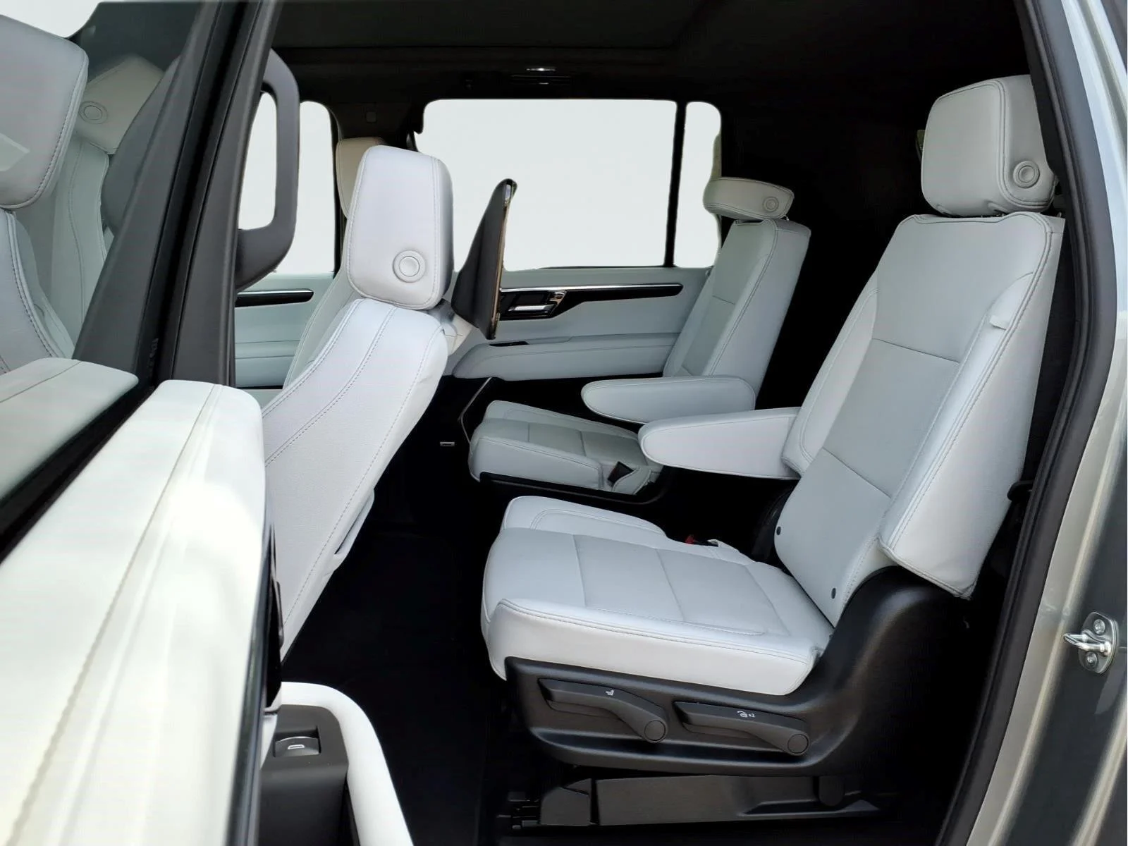 New 2027 Sterling Gray Metallic Chevrolet Premier image 9