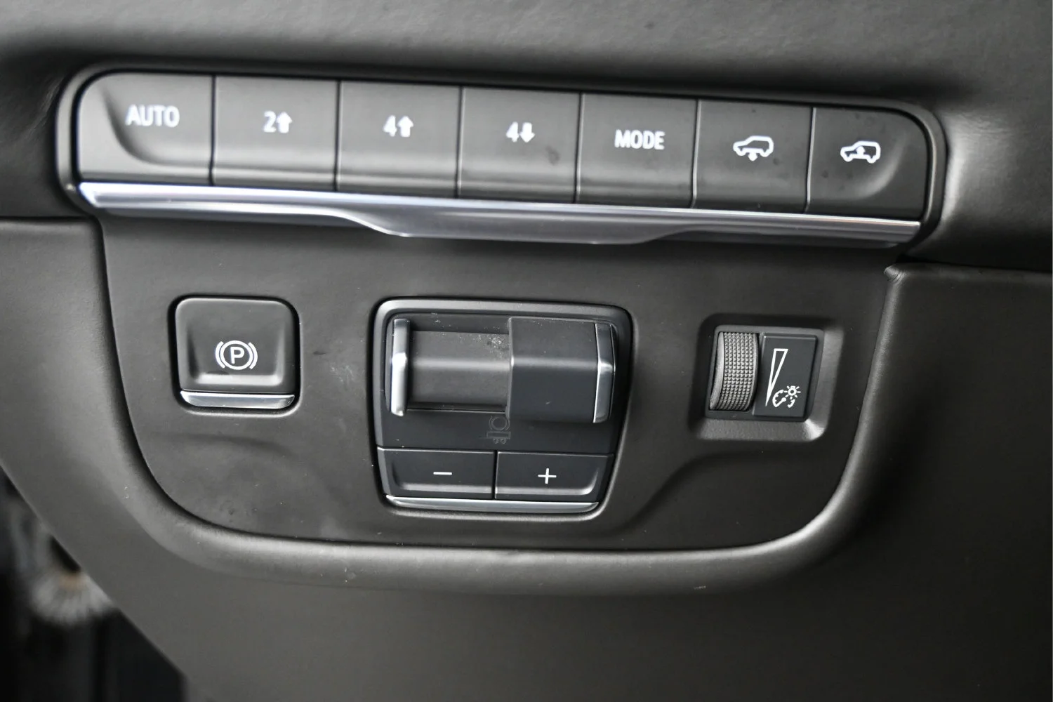 Used 2025 Black Raven Cadillac Premium Luxury Platinum image 23