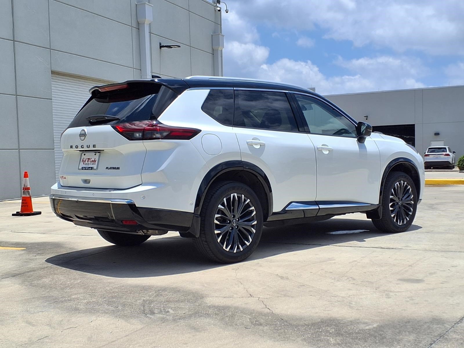 Used 2024 Everest White Pearl/Super Black Nissan Platinum image 5