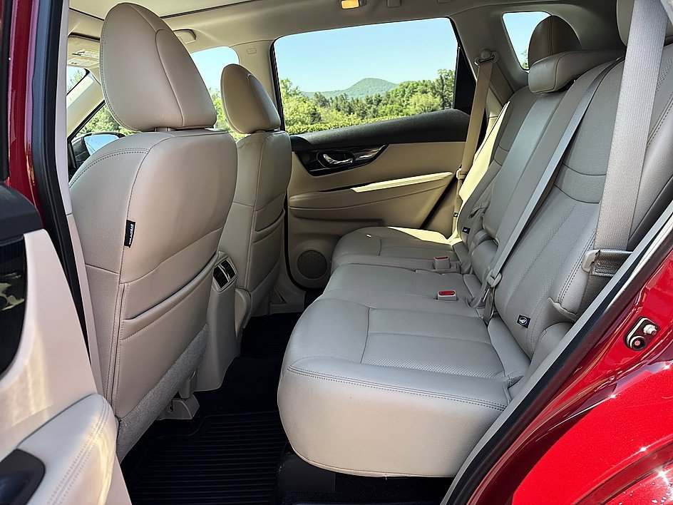 Used 2017 Palatial Ruby Nissan SL image 12