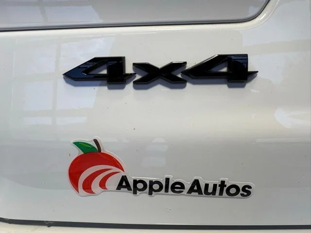 Used 2023 White/off-white Jeep Altitude image 12