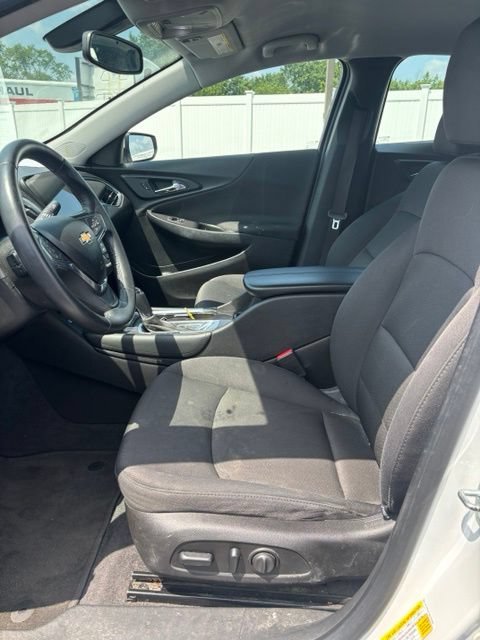 Used 2016 IRIDESCENT PEARL TRICOAT Chevrolet LT image 12