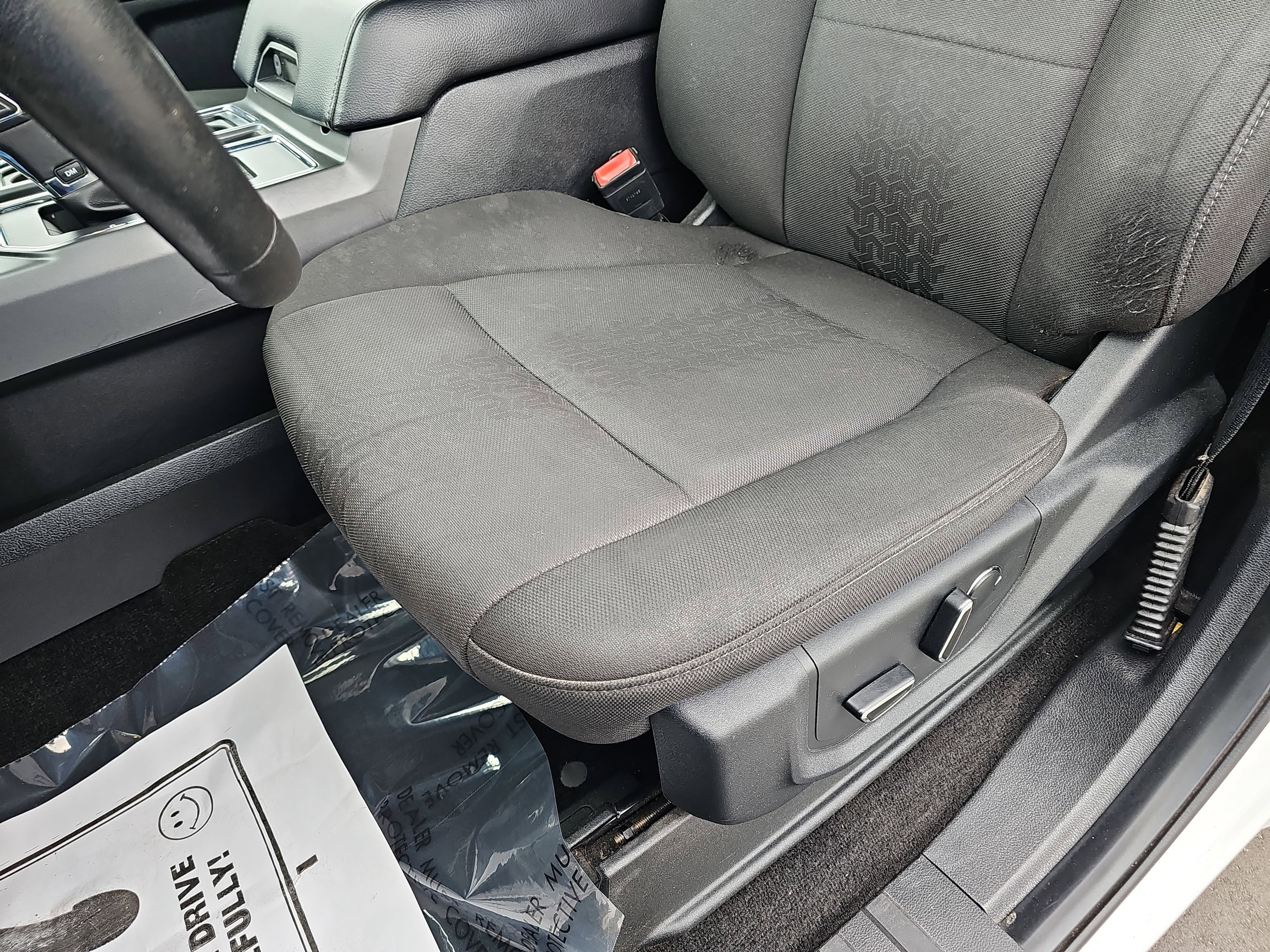 Used 2018 Oxford White Ford XLT image 30