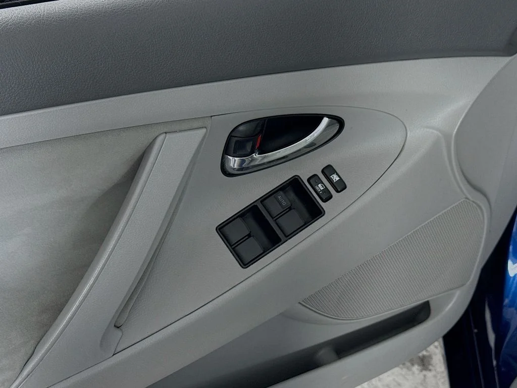 Used 2007 Blue Ribbon Metallic Toyota Hybrid image 19