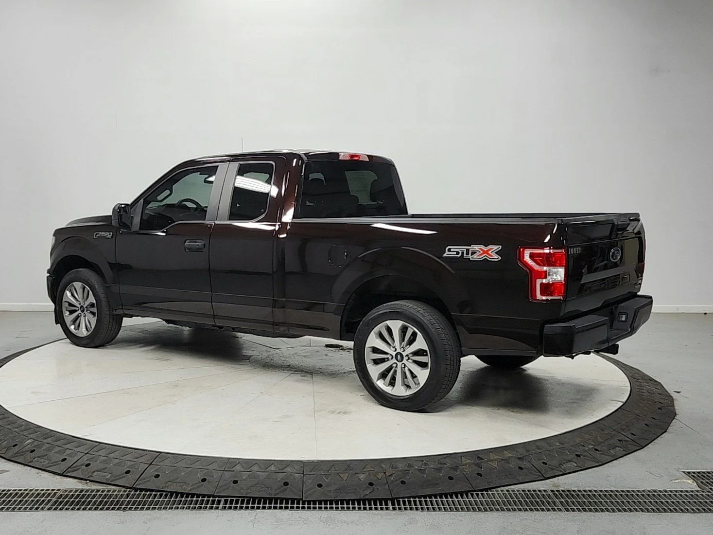 Used 2018 Red Ford XL image 5