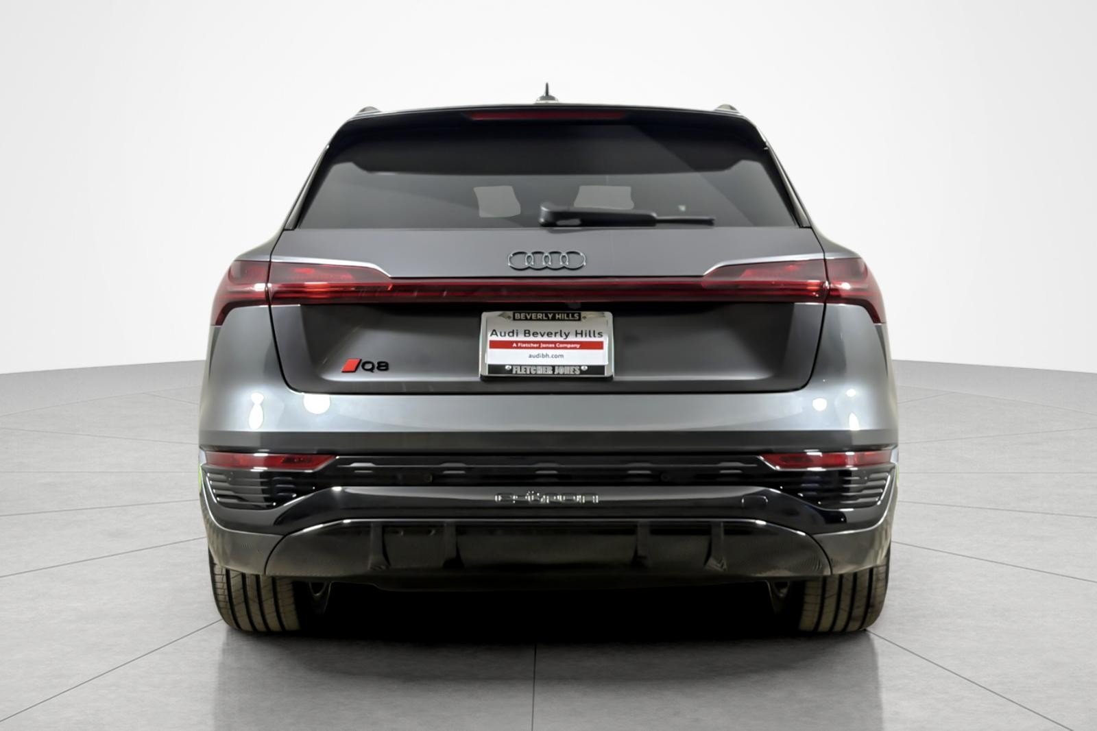 Used 2024 Daytona Gray Pearl Effect Audi Prestige quattro image 4