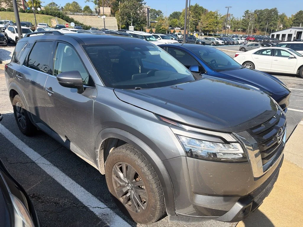 Used 2022 Gray Nissan SV image 6
