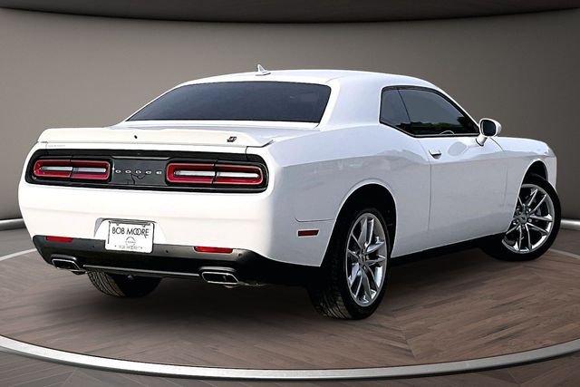 Used 2022 White Dodge SXT image 2