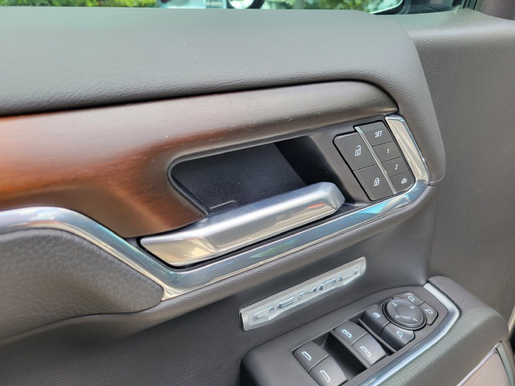 Used 2025 Silver GMC Denali image 21