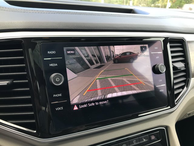 Used 2019 Fortana Red Metallic Volkswagen 3.6L V6 SEL Premium image 24