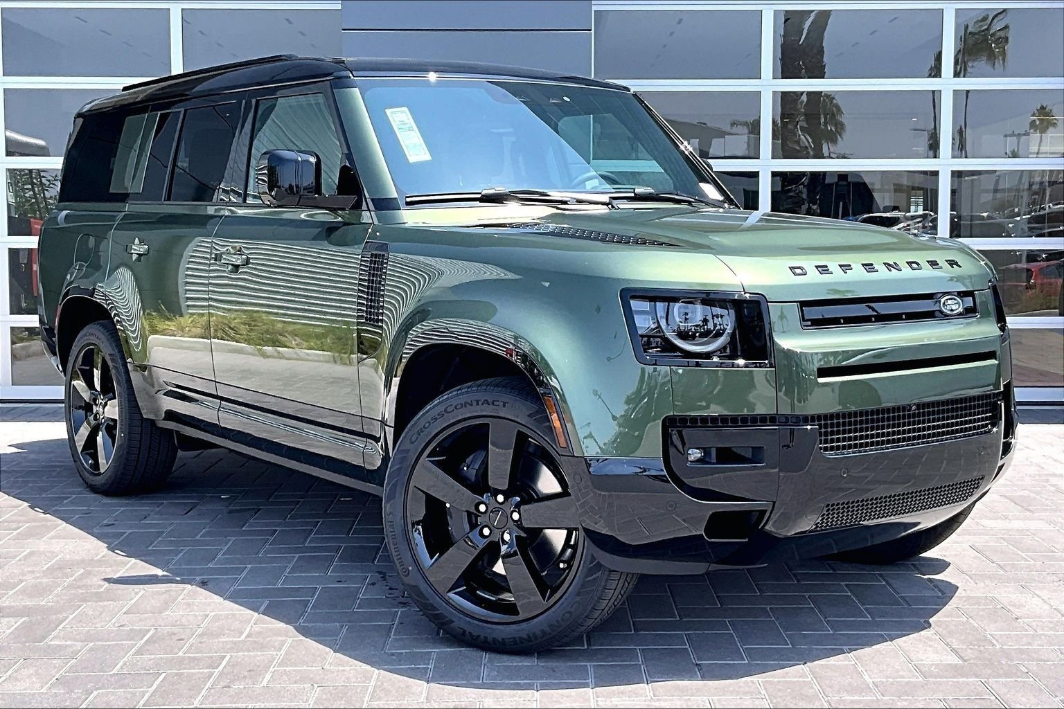 New 2026 Woolstone Green Land Rover X-Dynamic SE image 2