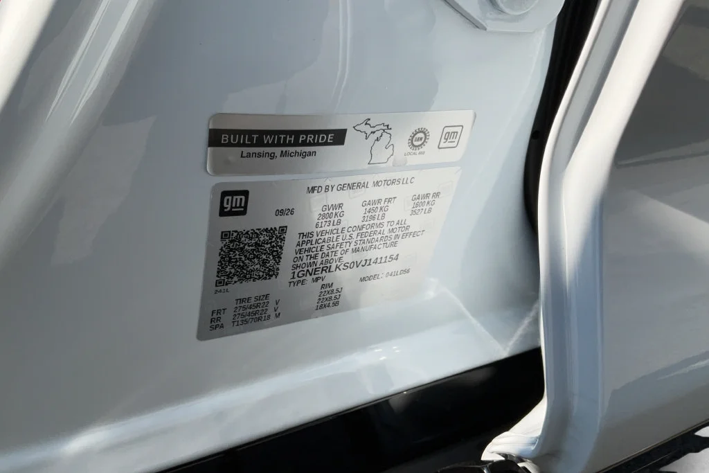 New 2027 Polar White Tricoat Chevrolet RS image 23