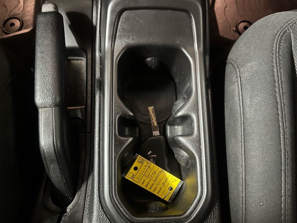 Used 2018 Gray Jeep Unlimited Sport image 15