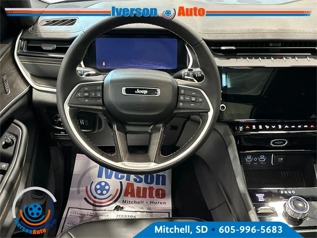 New 2026 Silver Zynith Exterior Paint Jeep Limited image 26
