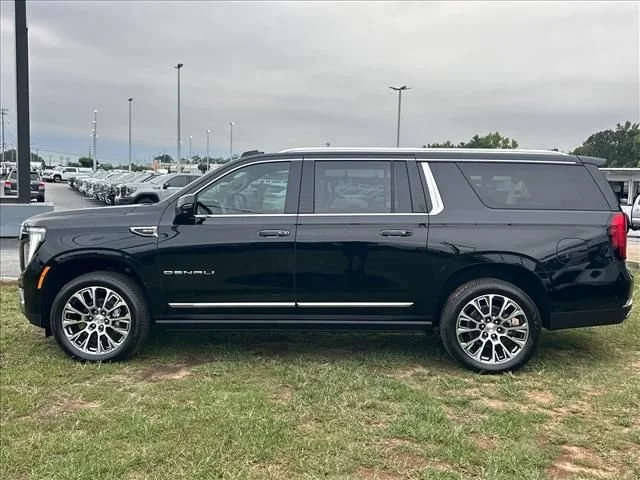 2026 GMC Yukon XL Denali - Photo 7