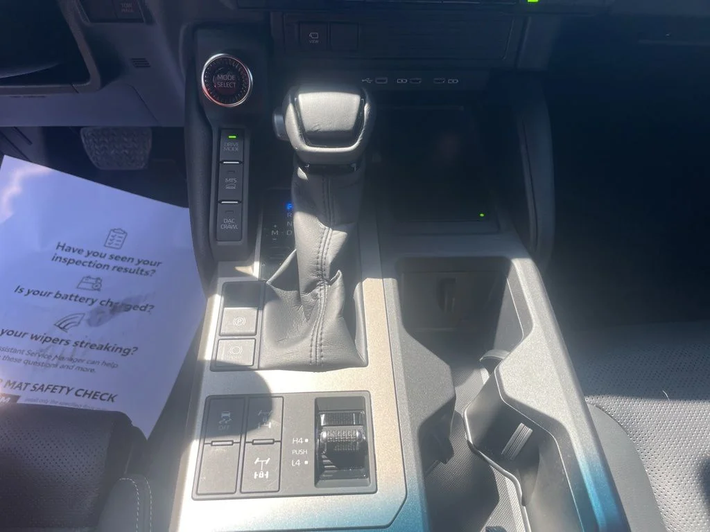 Used 2025  Toyota Base image 20