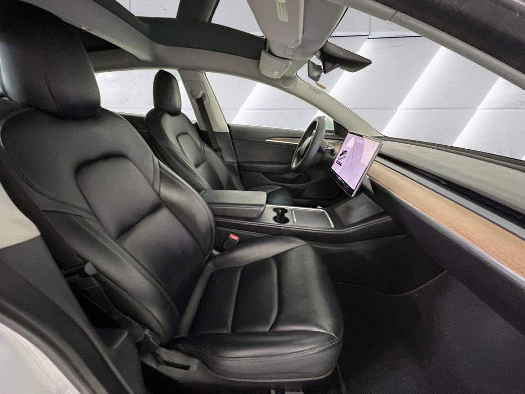 Used 2022  Tesla Long Range image 13