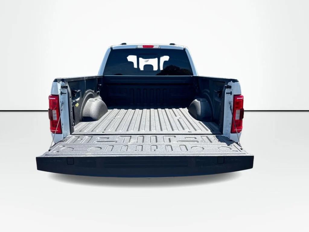 Certified Used 2023 Oxford White Ford XLT image 10