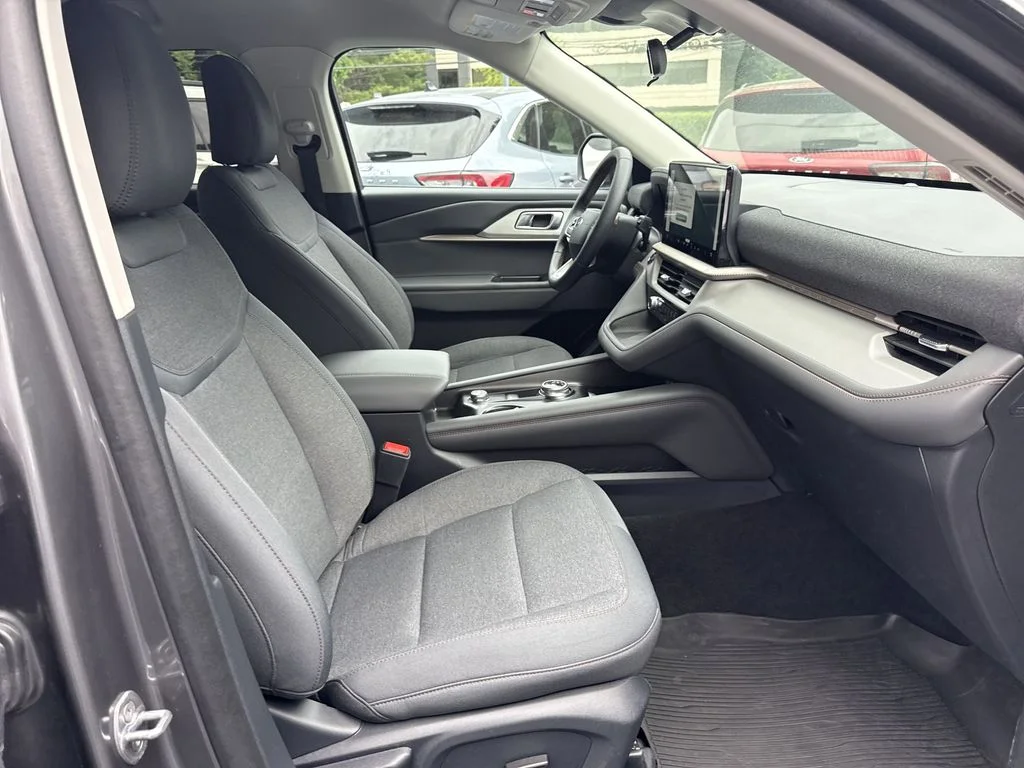 Used 2025 Carbonized Gray Metallic Ford Active image 27