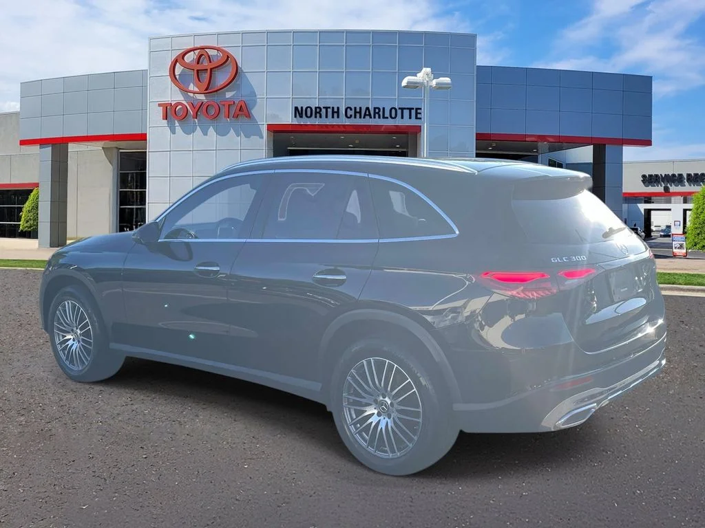 Used 2024  Mercedes-Benz GLC 300 image 4