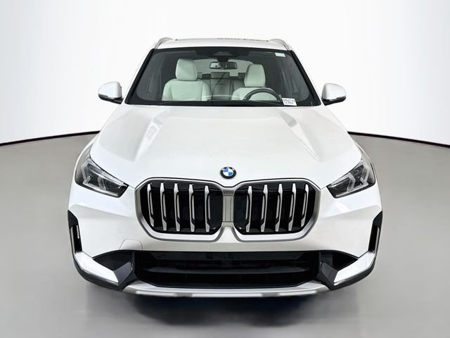 New 2026 White Metallic BMW xDrive28i image 2