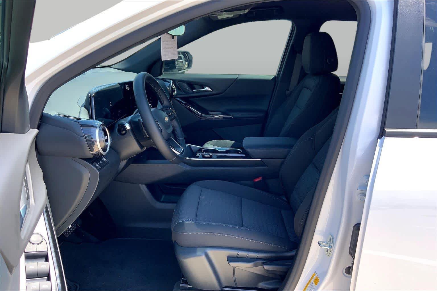 New 2027 Summit White Chevrolet LT image 10