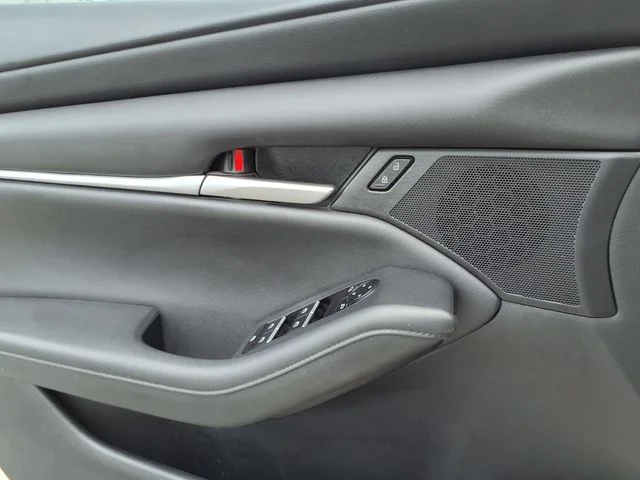 Used 2022 White Mazda Select image 20