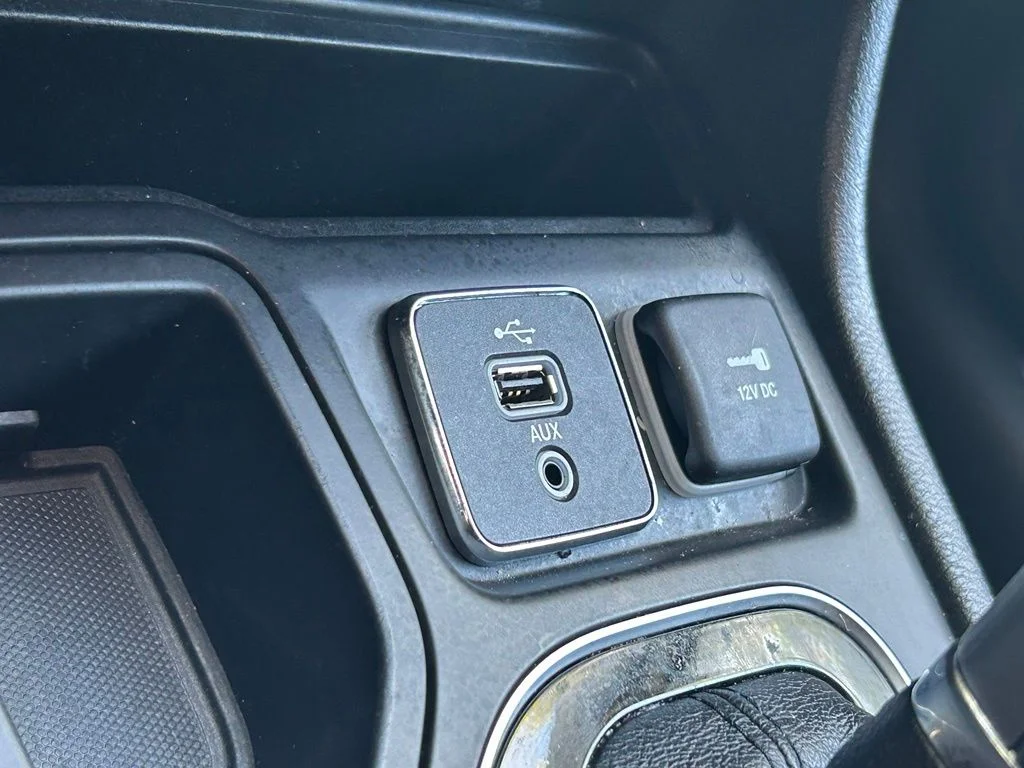 Used 2019 Gray Jeep Limited image 21