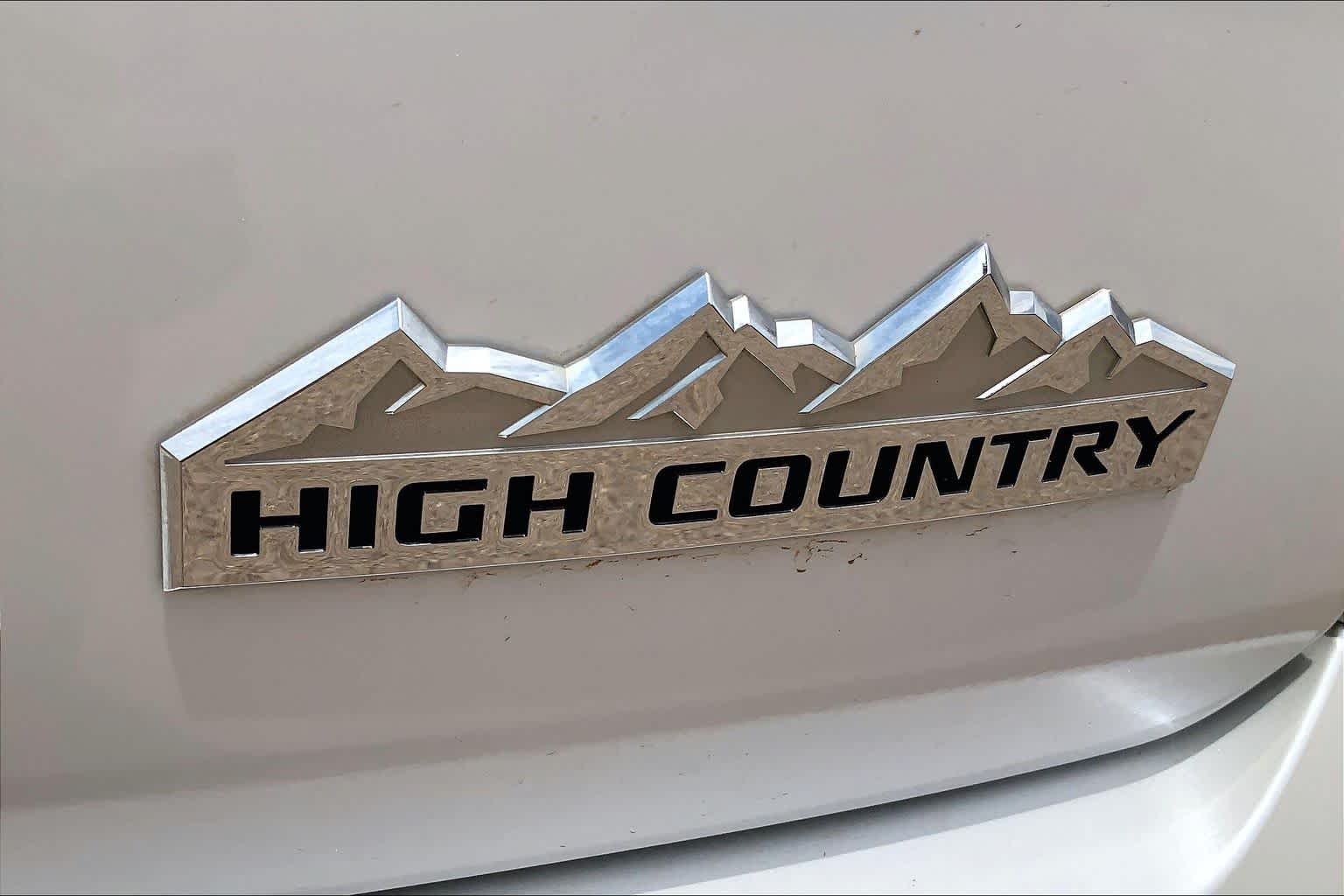 Used 2021 Iridescent Pearl Tricoat Chevrolet High Country image 10
