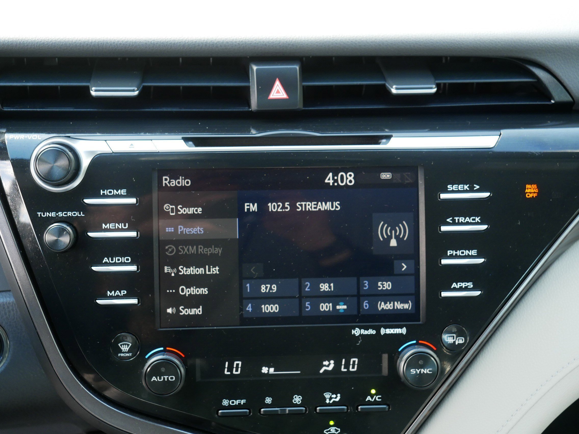 Used 2019 Wind Chill Pearl Toyota XLE image 22