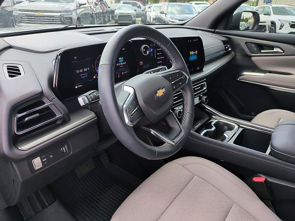 Used 2025 Sterling Gray Metallic Chevrolet FWD LT image 15