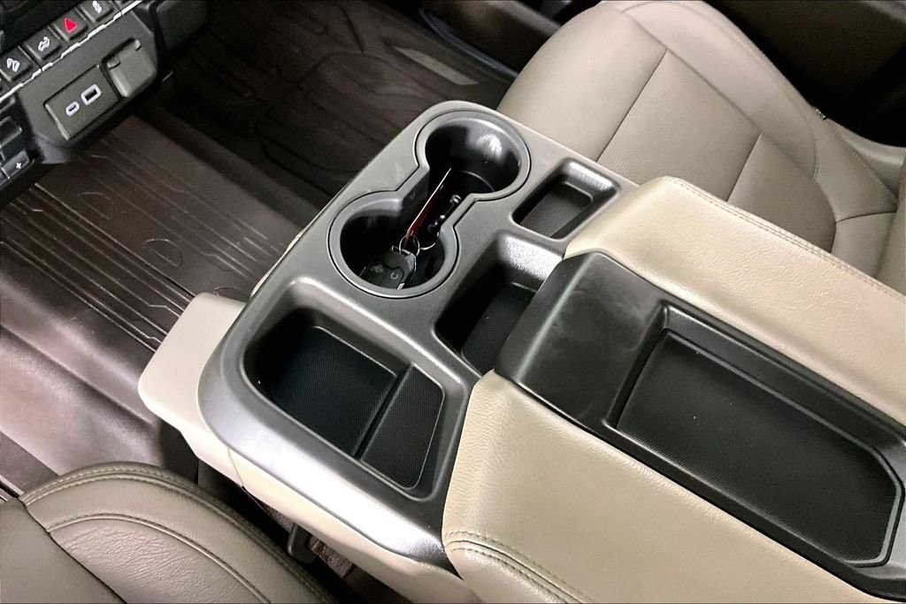 Used 2022 White GMC SLE image 17