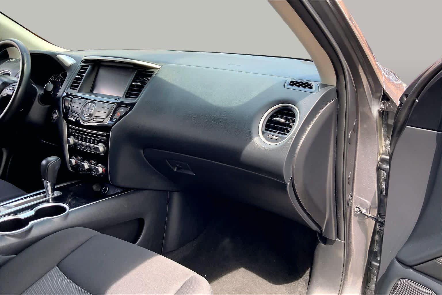 Used 2020 Gun Metallic Nissan SV image 17