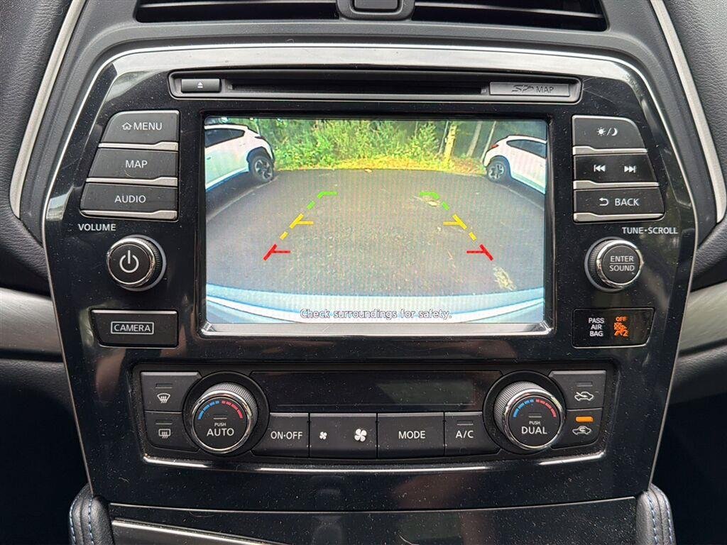 Used 2018 Brilliant Silver Nissan S image 4
