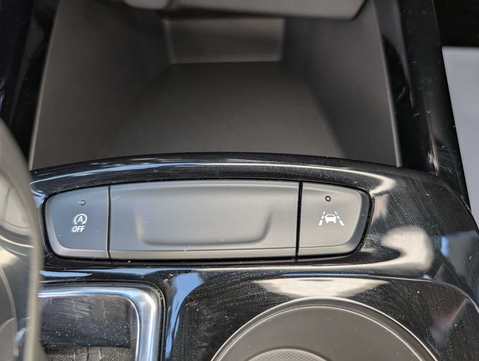 Used 2024 Summit White Chevrolet ACTIV image 29
